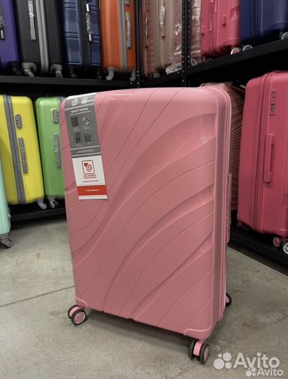 Чемодан на колесах из полипропилена