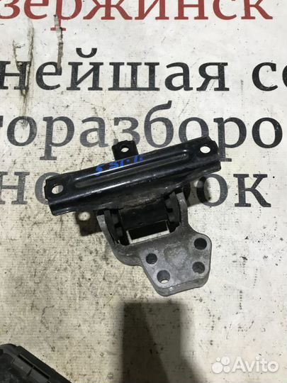 Опора двигателя правая Citroen C-Crosser I (2007—2