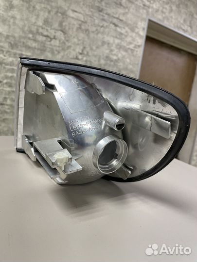 Поворотник передний правый Ауди А6 С4