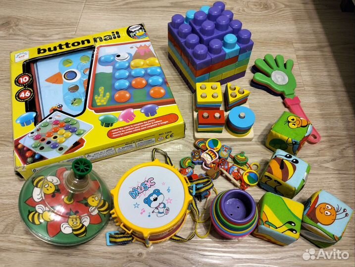 Развивающие игрушки для малышей пакетом