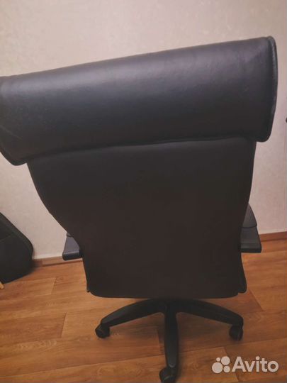 Компьютерное кресло кожаное. Кресло руководителя