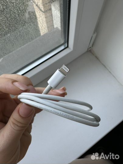 Оригинальный провод на iPhone