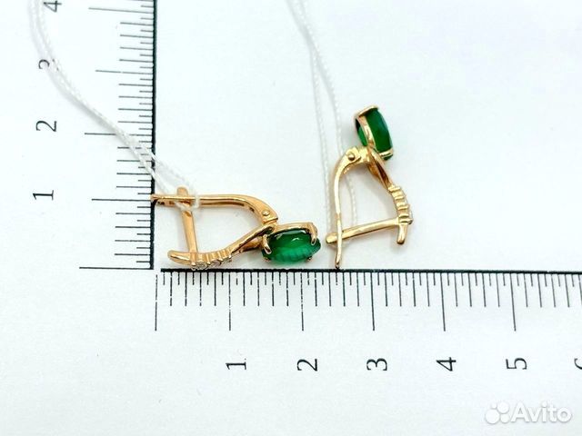 Золотые серьги с камнем