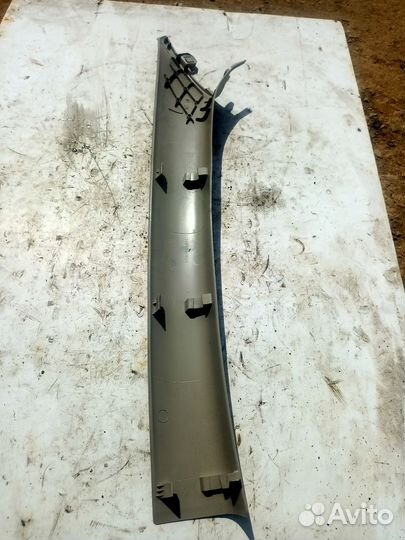 Обшивка стойки передняя правая Renault Sandero 2