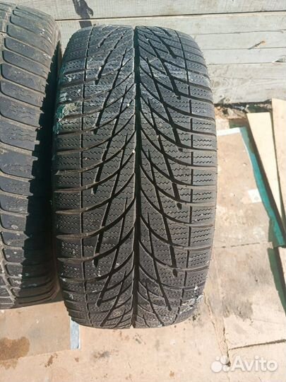 Advance AR201 245/40 R18