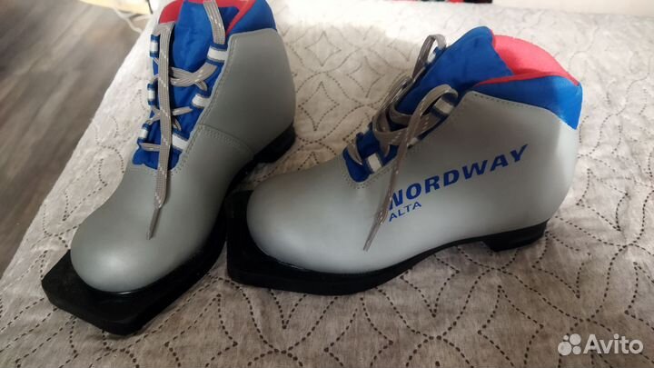 Лыжные ботинки