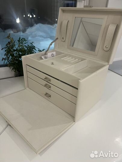 Шкатулка для украшений