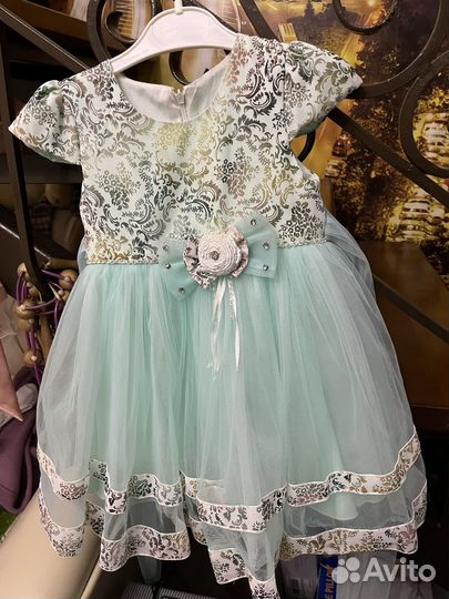 Продам нарядные платья на девочку 3-4 годика