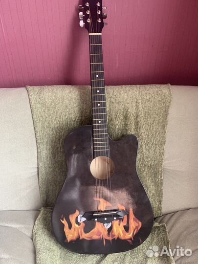 Акустическая гитара