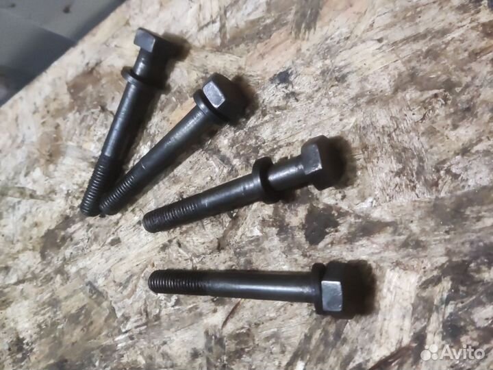 Болты крепления головки цилиндра Иж 49