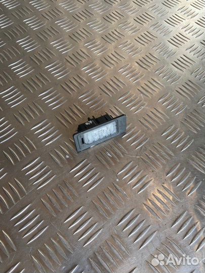 Фонарь подсветки Audi Q7 4M cvmd 2016