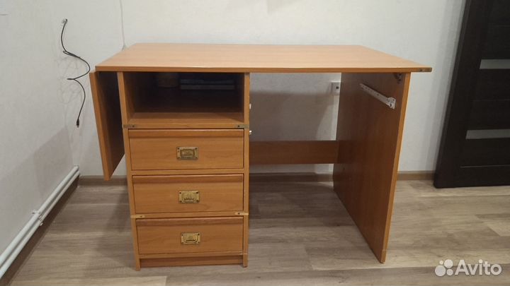Письменный стол