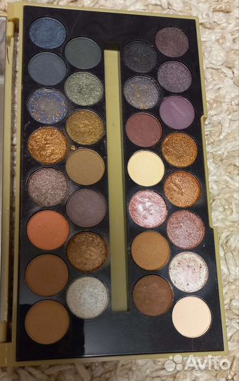 Палетка теней из 30 оттенков