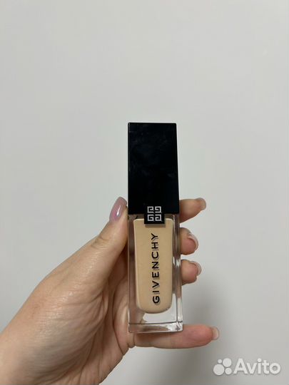 Тональный Givenchy Prisme Libre Glow 1-N95