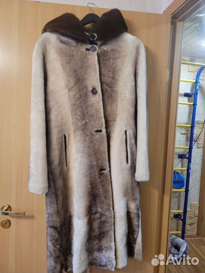 Шуба мутоновая с капюшоном