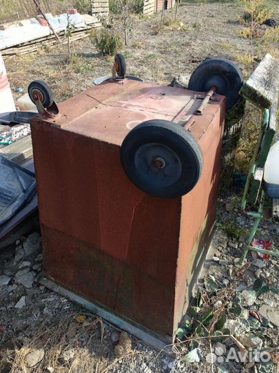 Ящик под зерно, под мусор на колесах