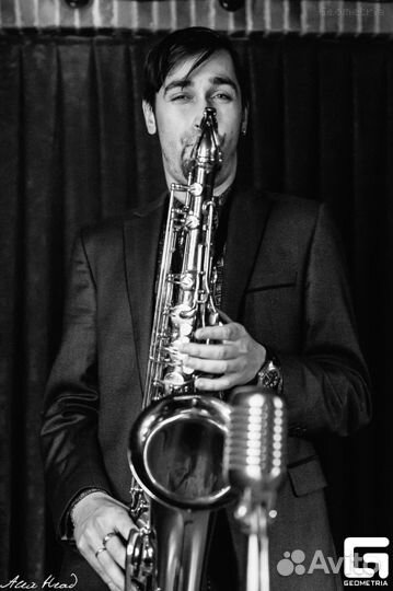 Саксофонист на праздник