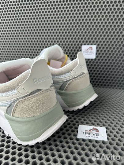 Кроссовки женские Reebok LX 2200