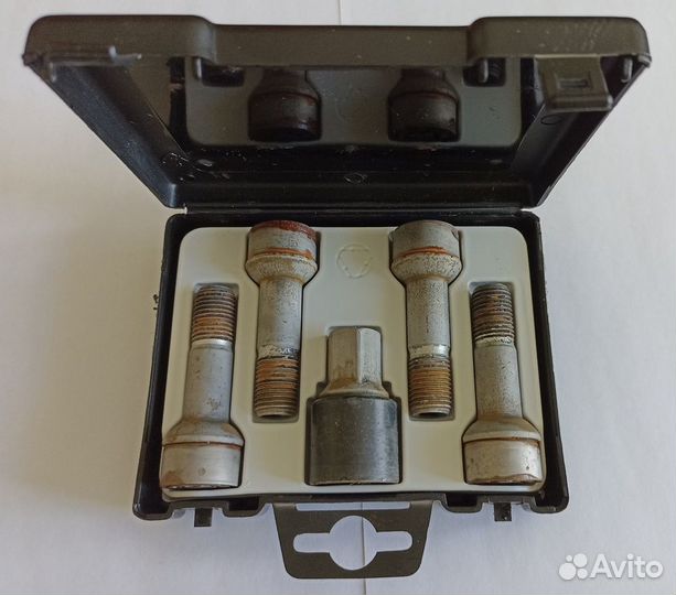 Секретки на колеса для Мерседес Бенц