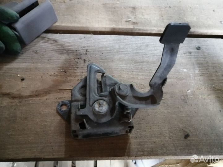 Замок капота Mazda MPV LW