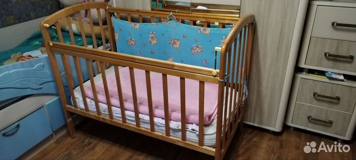 Детская кроватка