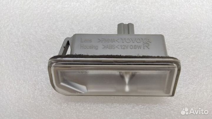 Плафон подсветки номера правый Lexus Is250 XE20