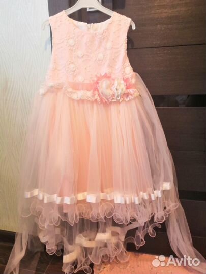 Платье праздничное