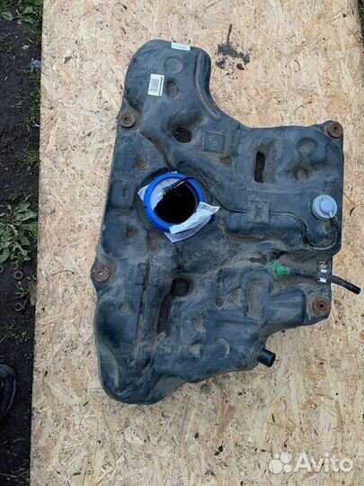 Бак топливный Toyota Avensis универсал D4D 2010