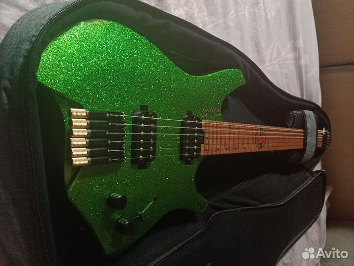 Безголовая электрогитара