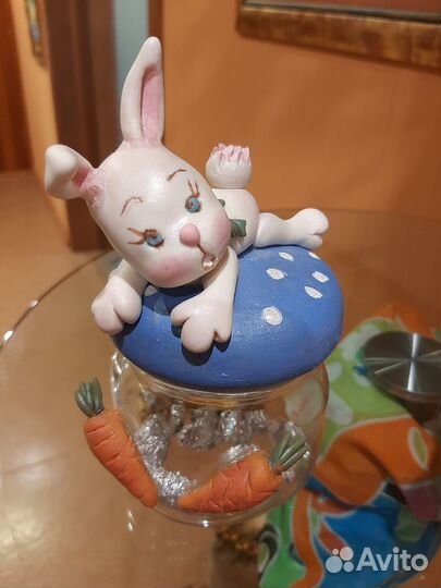 Интерьерные композиции из цветов и кукол