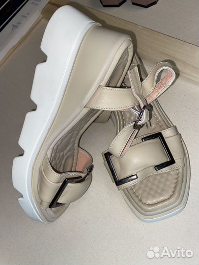 Босоножки женские Reversal 36