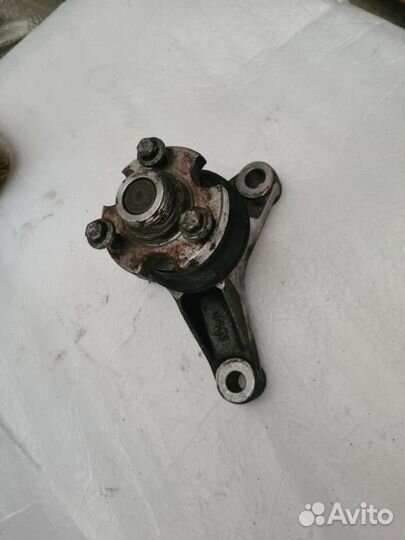 Кронштейн вискомуфты Land Rover Discovery 3 2.7