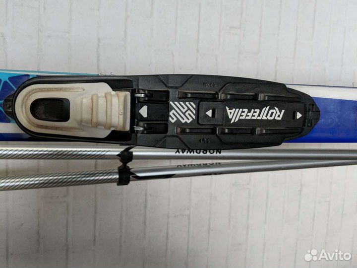 Новые лыжи в комплекте с ботинками 41 размер