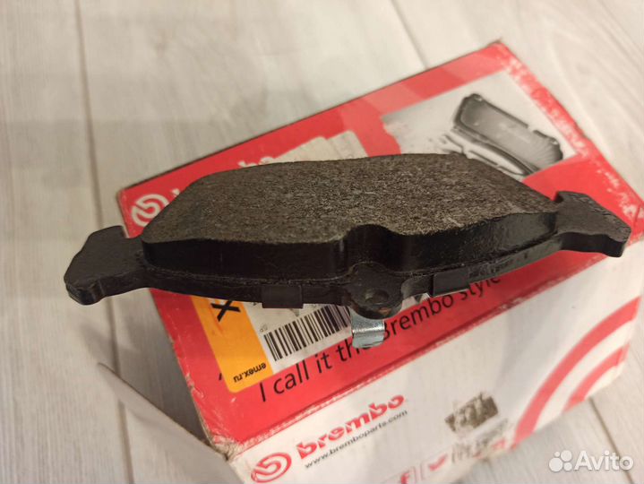 Тормозные колодки brembo p59011