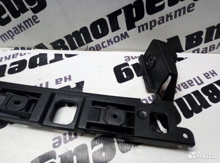 Крепление бампера заднее правое Volkswagen Passat