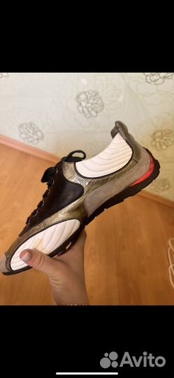Кроссовки москино