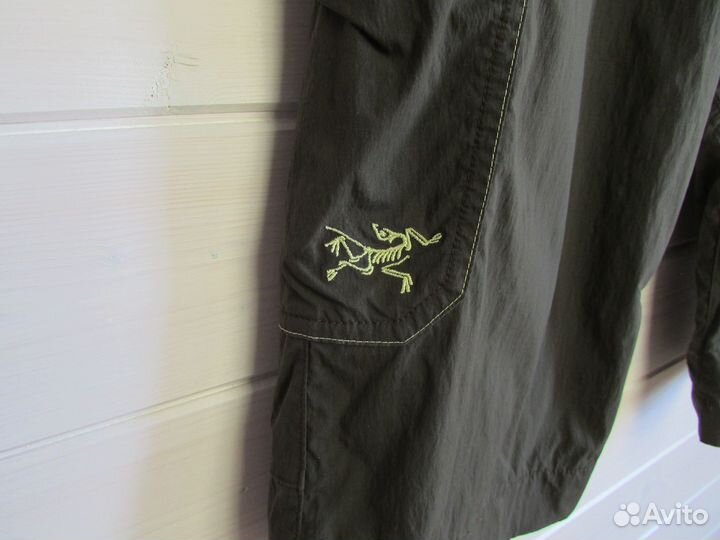 Arcteryx женские шорты с карманами и логотипом