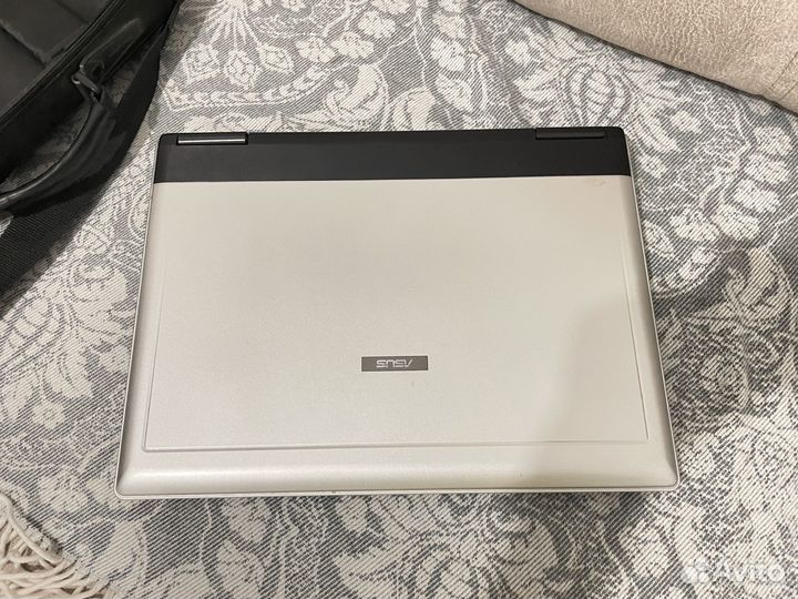 Ноутбук asus