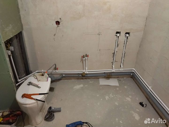 Сантехник, разводка труб водоснабжения