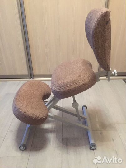 Коленный стул со спинкой ортопедический