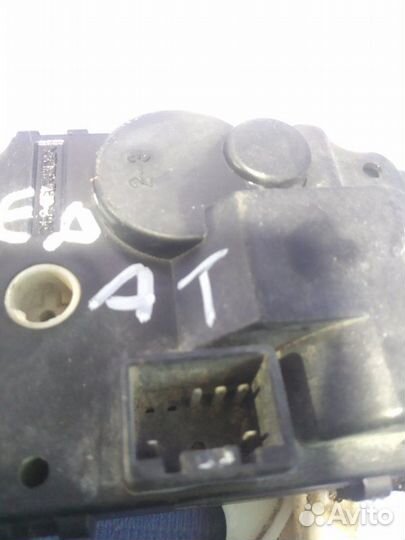 Моторчик заслонок отопителя Kia Cerato 1 седан