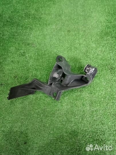 Кронштейн крепления передний левый Audi Tt 8J BWA