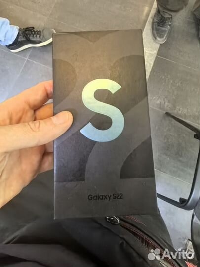 Samsung Galaxy S22, 8/256 ГБ