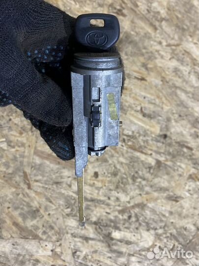 Личинка замка зажигания Toyota Carina E AT191L