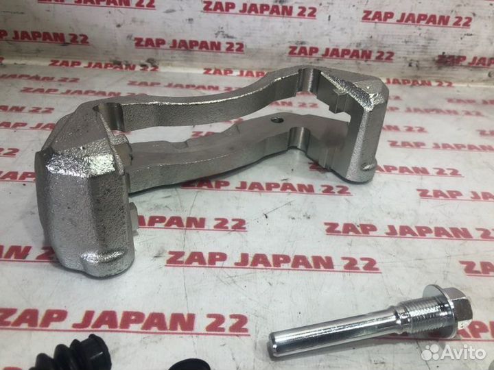 Скоба тормозного суппорта передняя правая