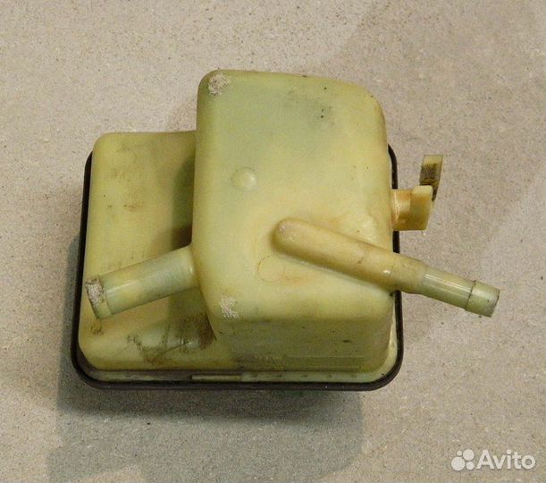 Бачок гур Audi 80 B3