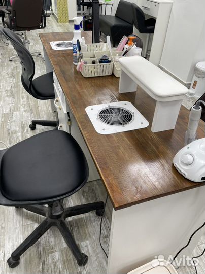 Маникюрный стол с вытяжкой