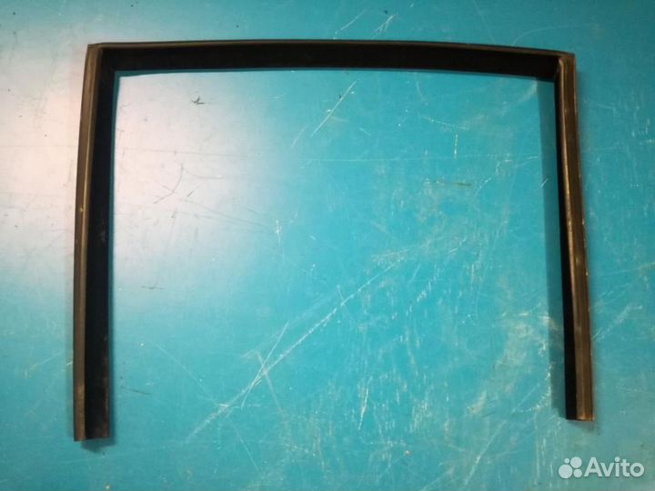 Уплотнитель стекла двери заднего левого BMW 5-сер