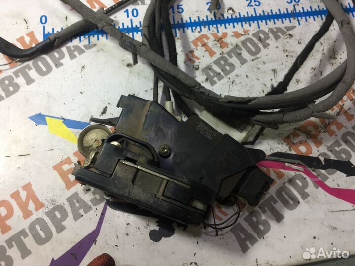 Мерседес Вито Замок передней двери Лев