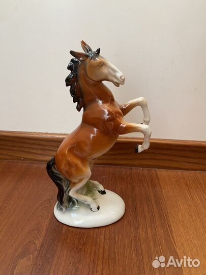 Фарфоровые статуэтки германия конь